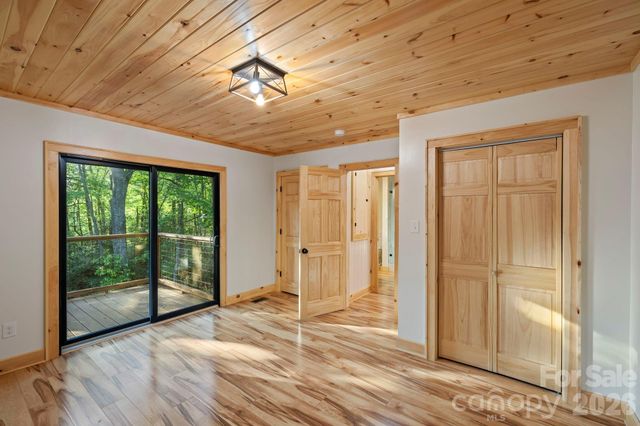 327 Flat Ridge Drive, Lake Toxaway, NC 28774