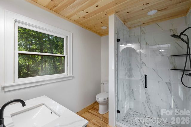 327 Flat Ridge Drive, Lake Toxaway, NC 28774