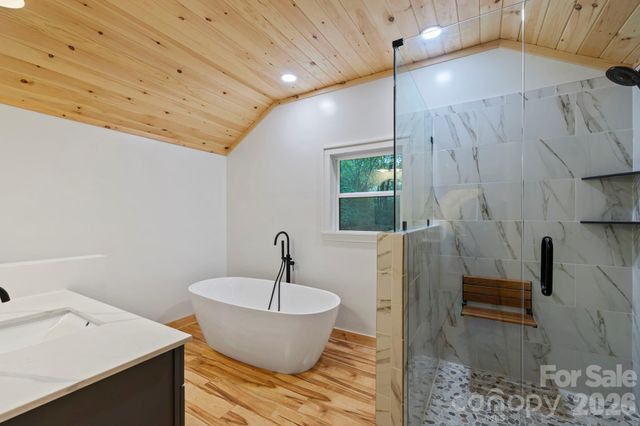 327 Flat Ridge Drive, Lake Toxaway, NC 28774