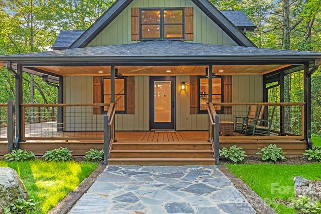 327 Flat Ridge Drive, Lake Toxaway, NC 28774