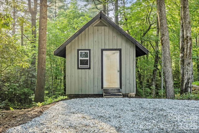 327 Flat Ridge Drive, Lake Toxaway, NC 28774