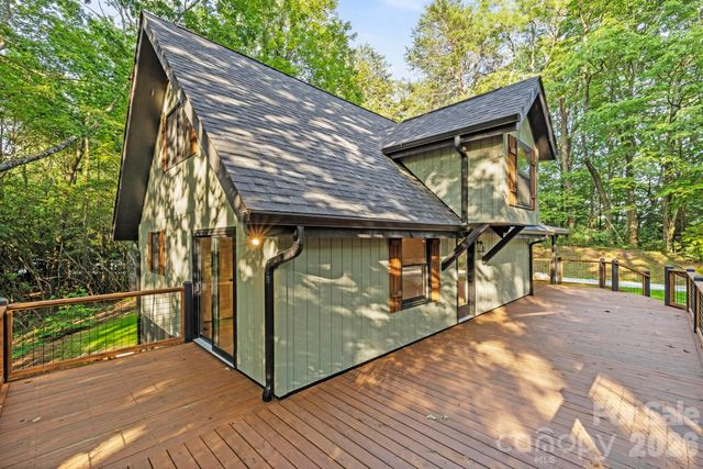 327 Flat Ridge Drive, Lake Toxaway, NC 28774