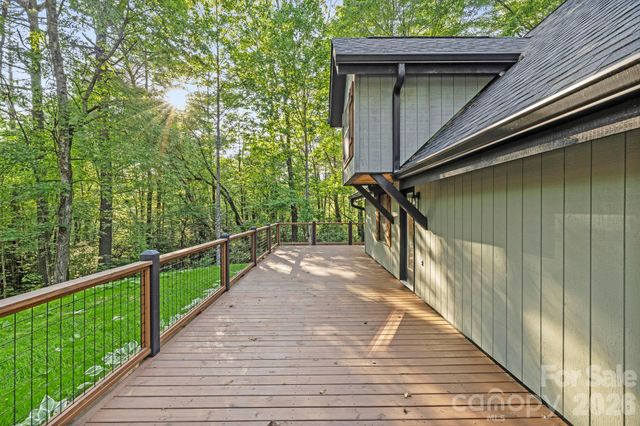 327 Flat Ridge Drive, Lake Toxaway, NC 28774