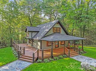 327 Flat Ridge Drive, Lake Toxaway, NC 28774