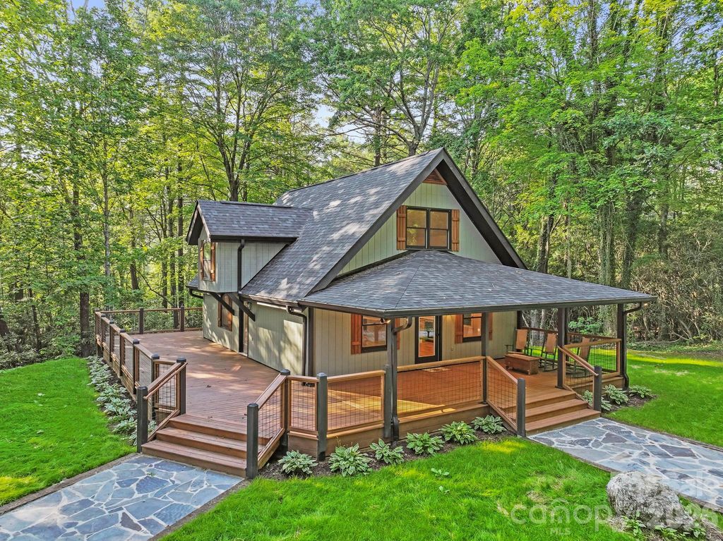 327 Flat Ridge Drive, Lake Toxaway, NC 28774