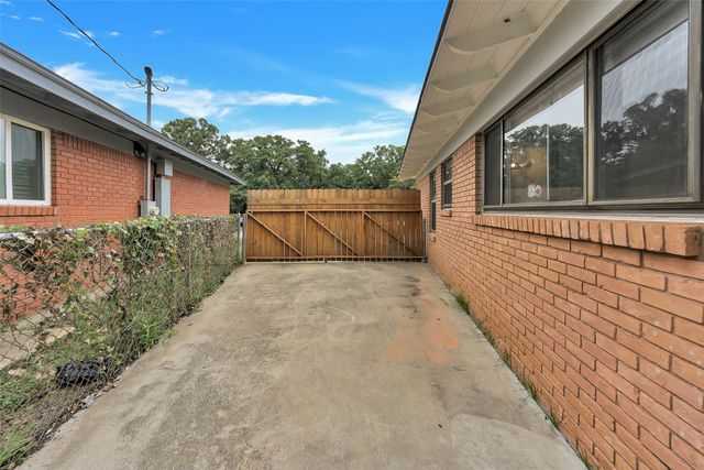 6501 Callahan Court, Fort Worth, TX 76112