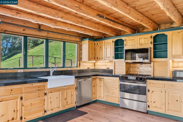 530 Leon Way, Clayton, CA 94517