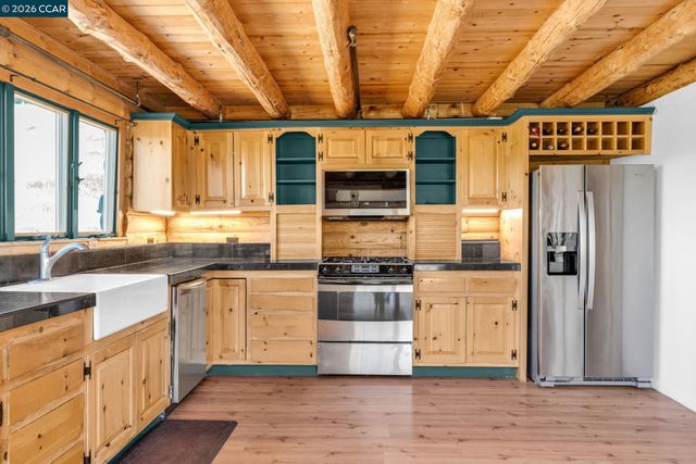 530 Leon Way, Clayton, CA 94517