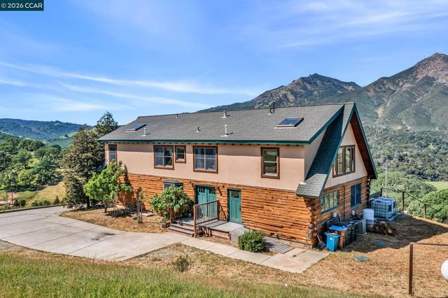 530 Leon Way, Clayton, CA 94517