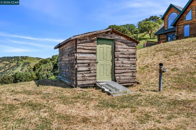 530 Leon Way, Clayton, CA 94517