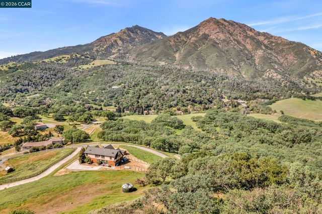 530 Leon Way, Clayton, CA 94517