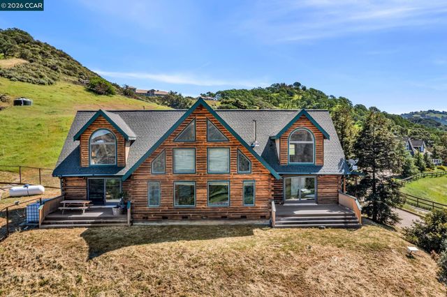 530 Leon Way, Clayton, CA 94517