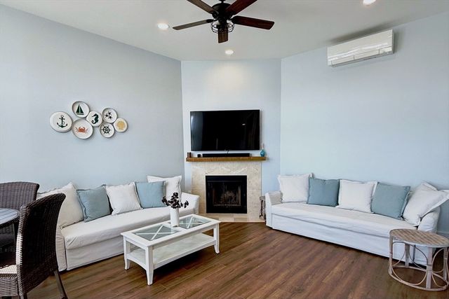 6 Marina Dr 6, Hull, MA 02045