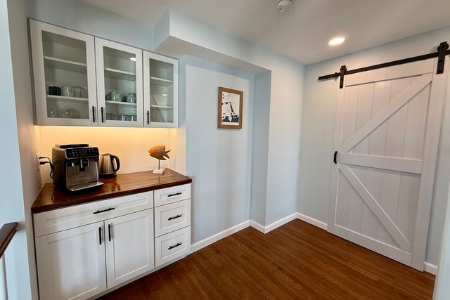 6 Marina Dr 6, Hull, MA 02045