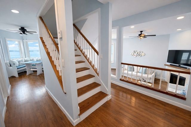 6 Marina Dr 6, Hull, MA 02045