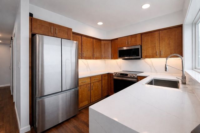 6 Marina Dr 6, Hull, MA 02045