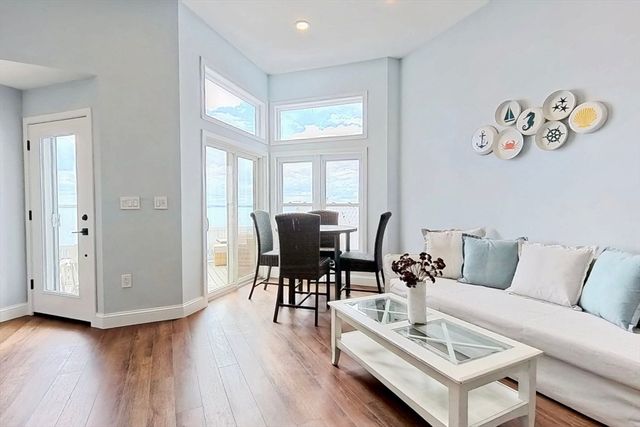 6 Marina Dr 6, Hull, MA 02045