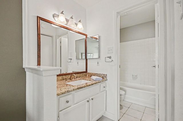18511 Egret Bay Boulevard 102, Webster, TX 77058