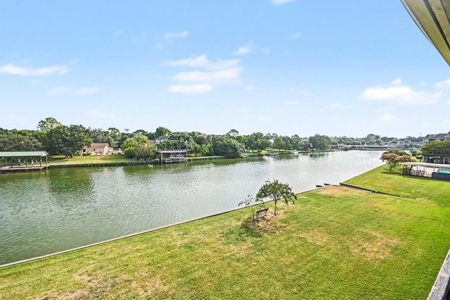 18511 Egret Bay Boulevard 102, Webster, TX 77058