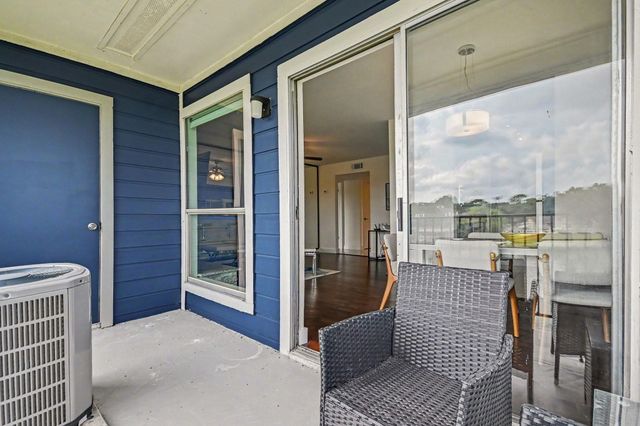 18511 Egret Bay Boulevard 102, Webster, TX 77058