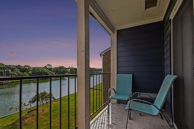 18511 Egret Bay Boulevard 102, Webster, TX 77058