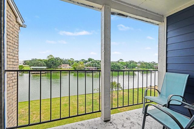 18511 Egret Bay Boulevard 102, Webster, TX 77058