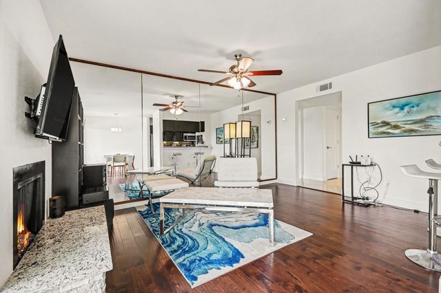 18511 Egret Bay Boulevard 102, Webster, TX 77058