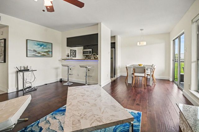 18511 Egret Bay Boulevard 102, Webster, TX 77058