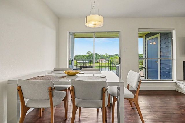 18511 Egret Bay Boulevard 102, Webster, TX 77058