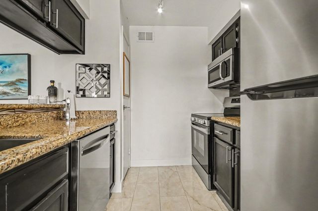 18511 Egret Bay Boulevard 102, Webster, TX 77058