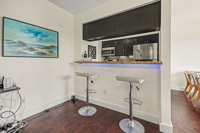 18511 Egret Bay Boulevard 102, Webster, TX 77058