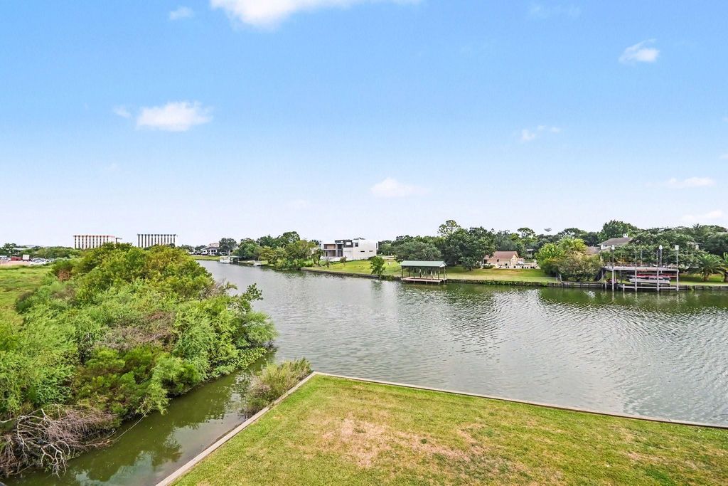 18511 Egret Bay Boulevard 102, Webster, TX 77058