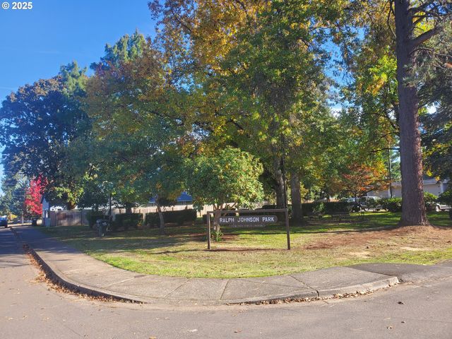 4th Ave, Veneta, OR 97487