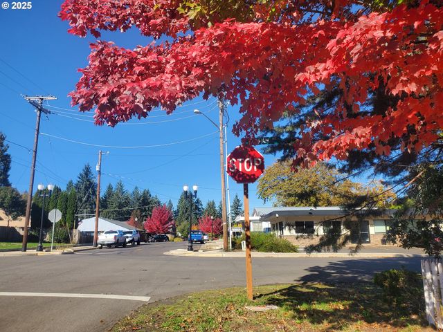 4th Ave, Veneta, OR 97487