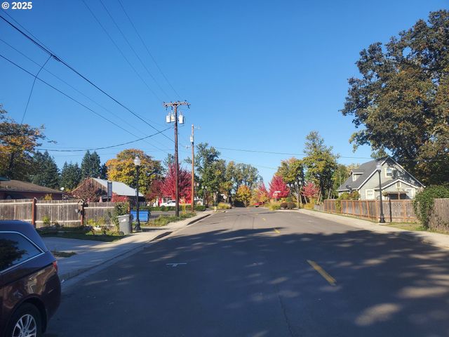 4th Ave, Veneta, OR 97487