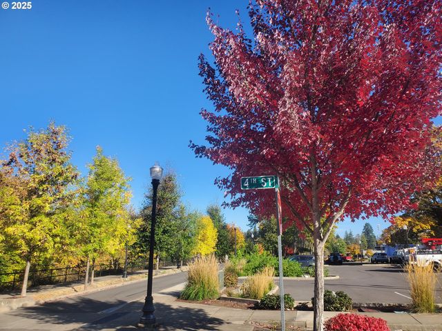 4th Ave, Veneta, OR 97487