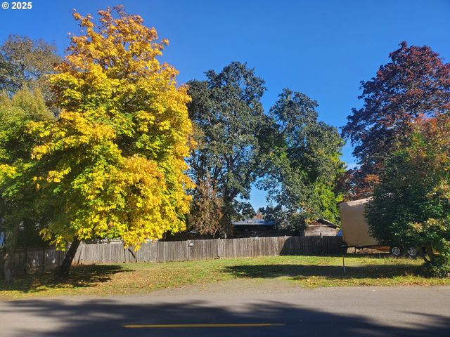 4th Ave, Veneta, OR 97487
