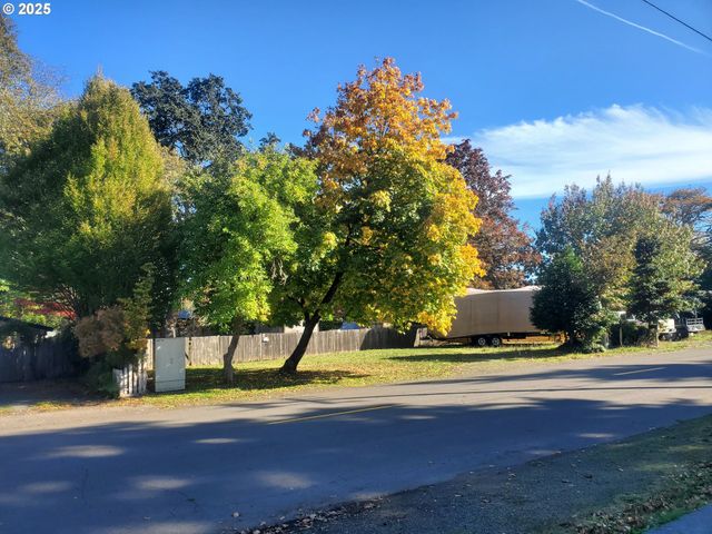 4th Ave, Veneta, OR 97487