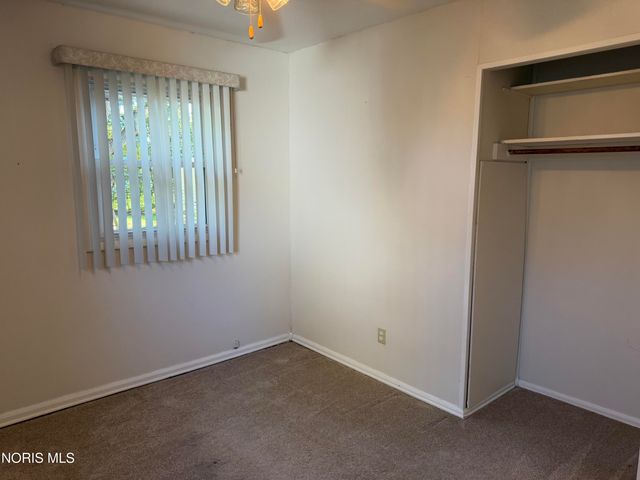886 Lochhaven Boulevard, Maumee, OH 43537