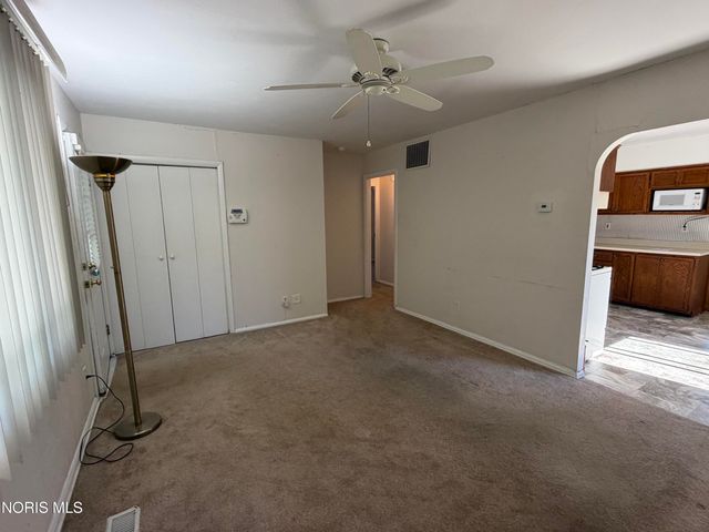 886 Lochhaven Boulevard, Maumee, OH 43537