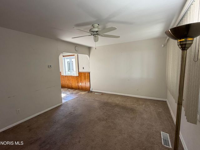 886 Lochhaven Boulevard, Maumee, OH 43537
