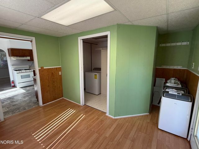 886 Lochhaven Boulevard, Maumee, OH 43537