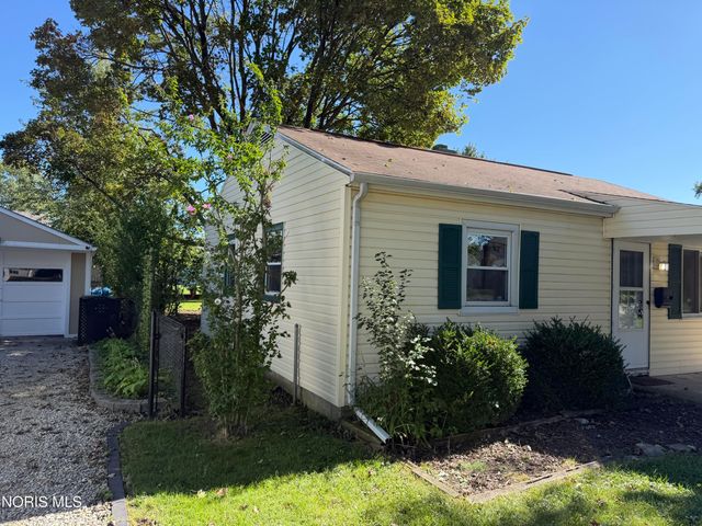 886 Lochhaven Boulevard, Maumee, OH 43537