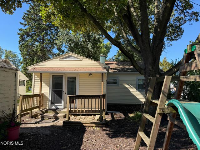 886 Lochhaven Boulevard, Maumee, OH 43537
