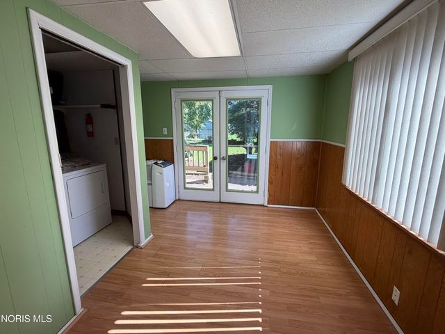 886 Lochhaven Boulevard, Maumee, OH 43537