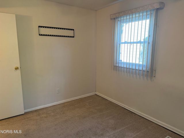 886 Lochhaven Boulevard, Maumee, OH 43537