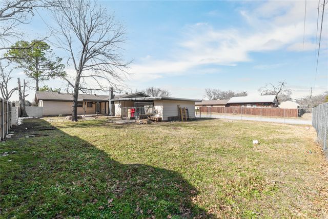 1700 18th Street, Brownwood, TX 76801