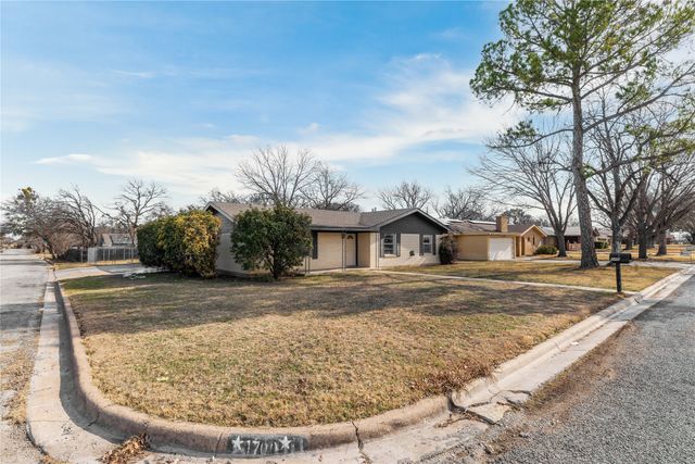 1700 18th Street, Brownwood, TX 76801