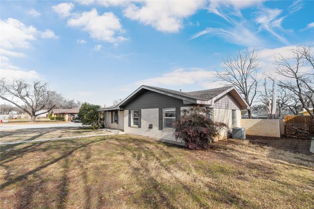 1700 18th Street, Brownwood, TX 76801