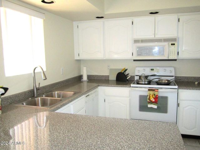 12222 N PARADISE VILLAGE Parkway S 106, Phoenix, AZ 85032